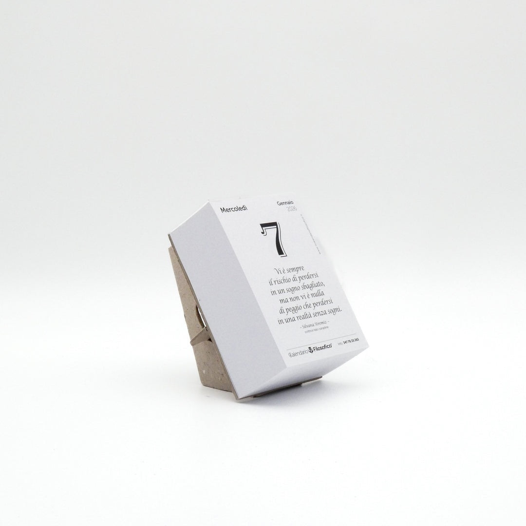 Calendario Filosofico 2026 - A7 MIDI  7,4x10,5 cm - con Supporto in Cartone