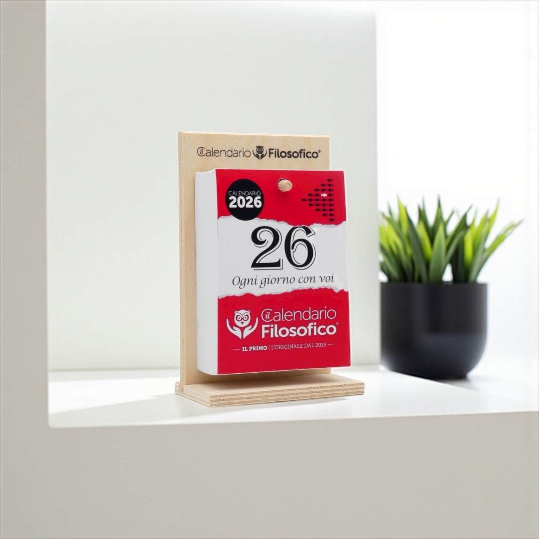 Calendario Filosofico 2026 - A6 PICCOLO  10x14 cm - con Supporto in Legno