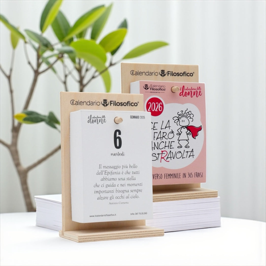 Calendario delle DONNE 2026 - A6 PICCOLO  10x14 cm - con Supporto in Legno